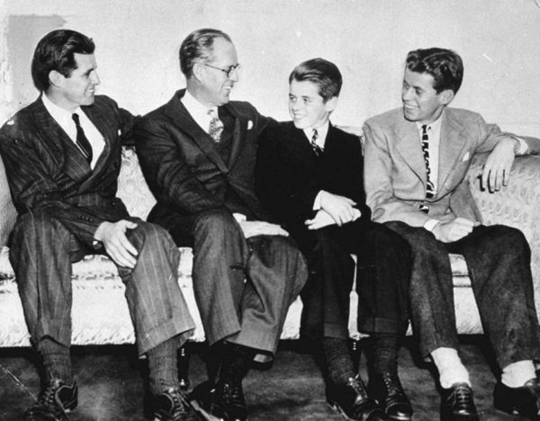Joseph Jr, Joseph,  Joseph Robert és John 1939-ben (Fotó: bostonglobe.com)