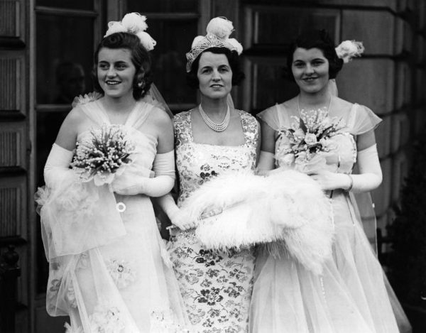 Kathleen, Rose és Rosemary Kennedy 1938-ban, bemutatás az angol udvarban (Fotó: neinvalid.ru)
